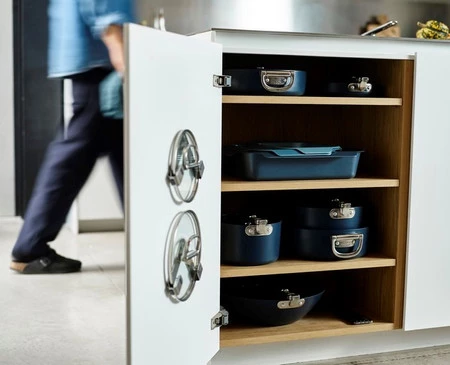 JJ-Garnek niski 28cm ze skł. uchwytami+pokr.Space