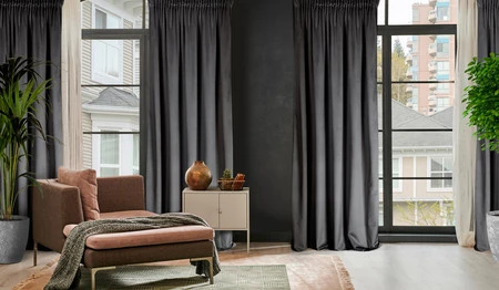 ZASŁONA GOTOWA D91 ROSA NA TAŚMIE 135 X 300 CM CZARNY