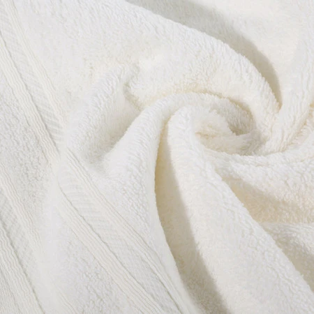 Ręcznik z ozdobną bordiurą w pasy szerokość: 70 cm, długość: 140 cm, kolor: kremowy