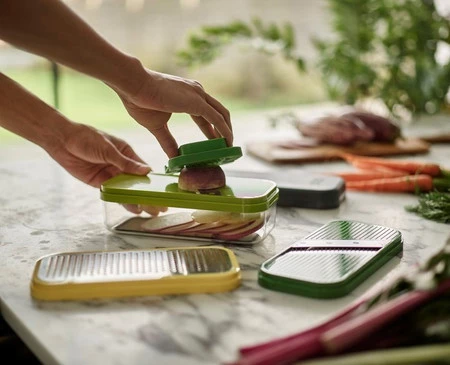 Joseph Joseph Tarka z pojemnikiem i 4 ostrzami Multi-PrepComp