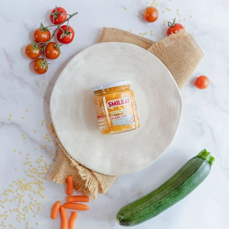 Smileat, BIO Słoiczek z ekologicznymi małymi kawałkami makaronu z pomidorami, 230g