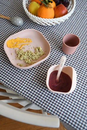 Beaba, Komplet naczyń z silikonu z przyssawką, pink