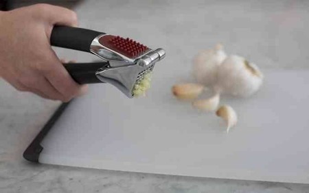 OXO-Praska do czosnku, czarna, Good Grips