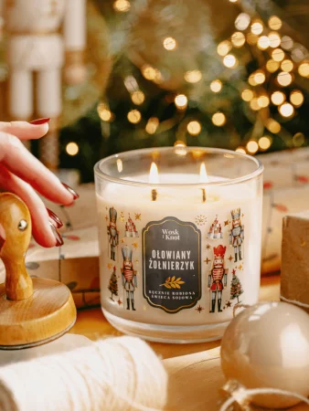 Wosk i Knot  Śweica Sojowa Ołowiany Żołnierzyk  dwuknotowa 400ml