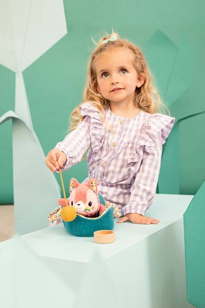 Lilliputiens Przytulanka kotek z koszyczkiem i akcesoriami Kotka Jeanne 12 m+