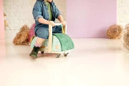 LILLIPUTIENS Drewniany jeździk 2 w 1 z miękkim siedziskiem i torebką Smok Joe 12 m+