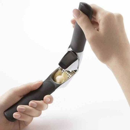 OXO-Praska do czosnku, czarna, Good Grips