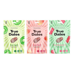 Zestaw smaków: 1x True Dates Sour Apple daktyle o smaku kwaśnego jabłka 100g, 1x True Dates Sweet Peach daktyle o smaku słodkiej brzoskwini 100g i 1x True Dates Watermelon daktyle o smaku arbuza 100g 