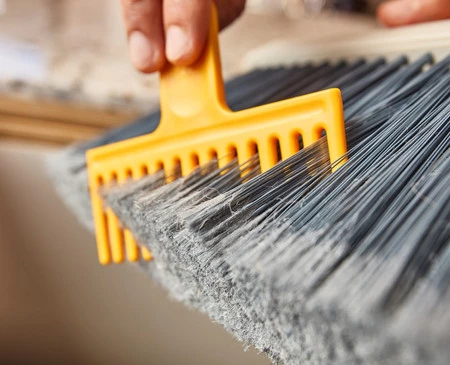 Joseph Joseph Miotła z wieszakiem CleanTech