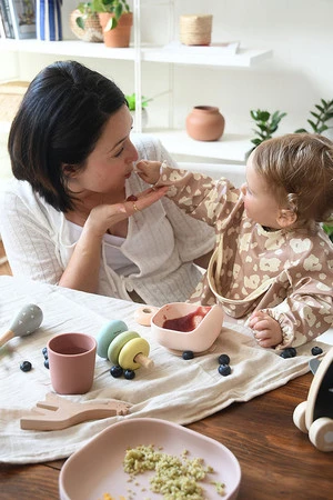 Beaba, Komplet naczyń z silikonu z przyssawką, pink