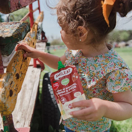 Smileat, BIO Mus z ekologicznymi migdałami, kakao i truskawkami, 100g
