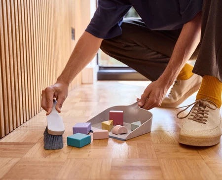 Joseph Joseph Zmiotka z szufelką w uchwycie CleanTech