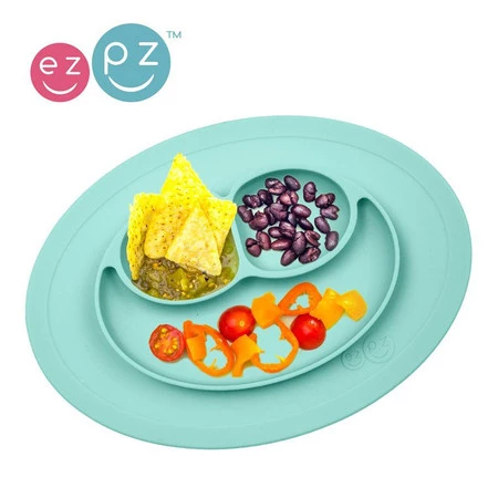 EZPZ Silikonowy talerzyk z podkładką mały 2w1 Mini Mat pastelowy niebieski