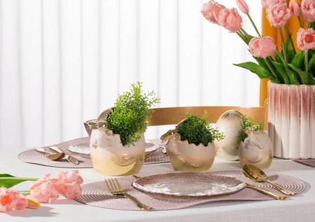 Ozdoba Wielkanocna, Figurka ceramiczna, kolor kremowy, rozmiar 9 x 9 x 7 cm