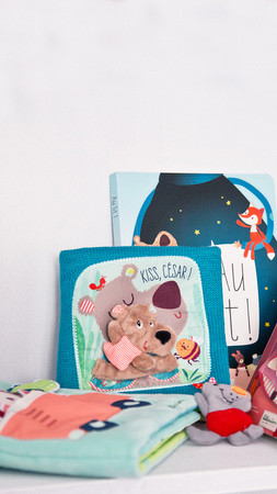 LILLIPUTIENS Książeczka z mini-pacynką na palec wielofunkcyjna