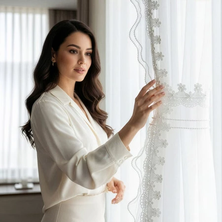 FIRANA GOTOWA LARISA NA TAŚMIE 140 X 270 CM BIAŁY