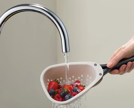 Joseph Joseph Durszlak mini ze składanym uchwytem Droplet