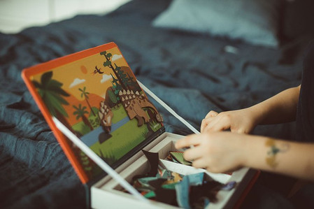 Janod Magnetyczna układanka Dinozaury Magnetibook