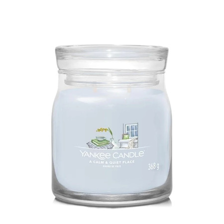 Średnia świeca zapachowa A Calm &amp; Quiet Place 368g