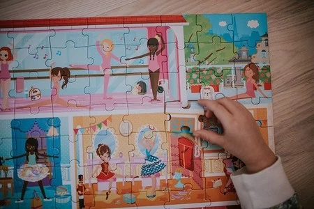 Janod Puzzle w walizce Akademia tańca 100 elementów 6+ Made in France
