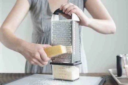 OXO-Tarka z pojemnikiem stalowo-czarna, Good Grips