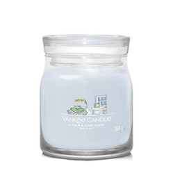 Średnia świeca zapachowa A Calm & Quiet Place 368g