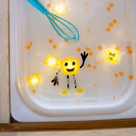 Glo Pals, Postać do kąpieli Alex - zestaw z dwiema kostkami sensorycznymi świecącymi w wodzie
