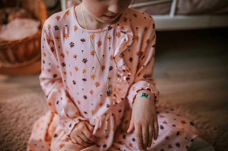 Janod Zestaw kreatywny do tworzenia biżuterii z kamieniami przynoszącymi szczęście 8+