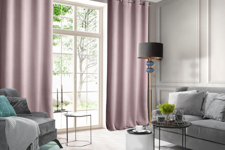 ZASŁONA GOTOWA D91 ROSA NA TAŚMIE 135 X 300 CM PUDROWY RÓŻ