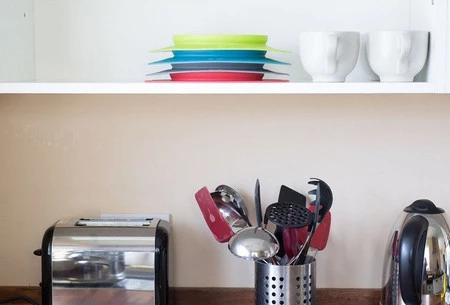 EZPZ Silikonowy talerzyk z podkładką mały 2w1 Mini Mat niebieski