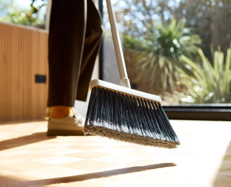 Joseph Joseph Miotła z wieszakiem CleanTech