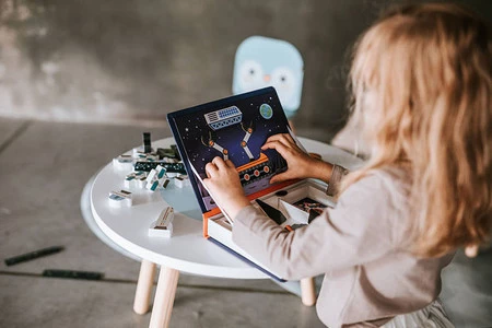 Janod Magnetyczna układanka Kosmos Magnetibook