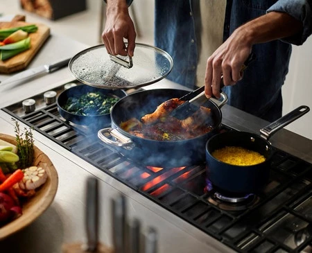 JJ-Garnek niski 28cm ze skł. uchwytami+pokr.Space