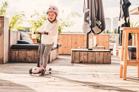 SCOOTANDRIDE Highwaykick 3 LED Hulajnoga składana ze świecącymi kółkami 3+ Rose