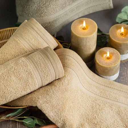 Ręcznik z ozdobną bordiurą w pasy szerokość: 50 cm, długość: 90 cm, kolor: kremowy