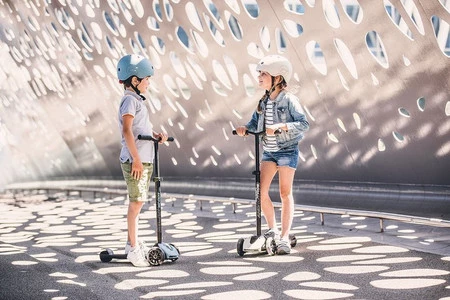 SCOOTANDRIDE Highwaykick 5 LED Hulajnoga trójkołowa balansowa ze świecącymi kółkami 5+ Ash