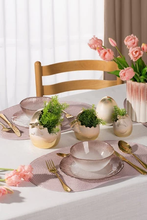 Ozdoba Wielkanocna, Figurka ceramiczna, kolor kremowy, rozmiar 12 x 11 x 9 cm