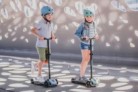 SCOOTANDRIDE Highwaykick 5 LED Hulajnoga trójkołowa balansowa ze świecącymi kółkami 5+ Forest