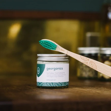 Georganics, Mineralna pasta do zębów w słoiku, bez fluoru, do codziennej pielęgnacji, smak zielonej mięty, 60 ml