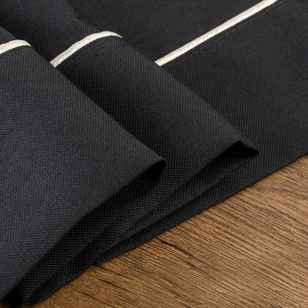 Obrus z srebrną lamówką szerokość: 145 cm, długość: 300 cm, kolor: czarny