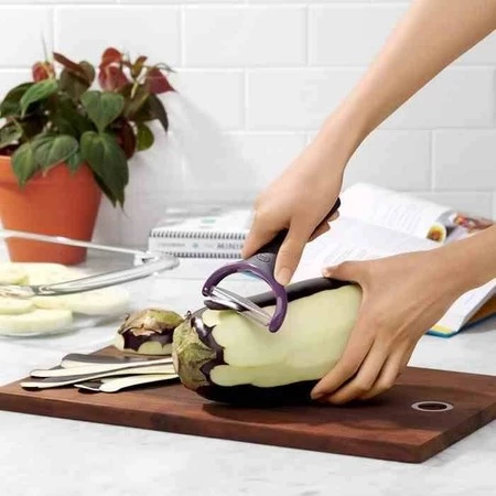 OXO-Obieraczka do warzyw Y L czarna, Good Grips