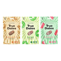Zestaw smaków: 1x True Dates Creamy Peanut Butter daktyle o smaku kremu orzechowego 100g, 1x True Dates Sour Apple daktyle o smaku kwaśnego jabłka 100g i 1x True Dates Watermelon daktyle o smaku arbuza 100g