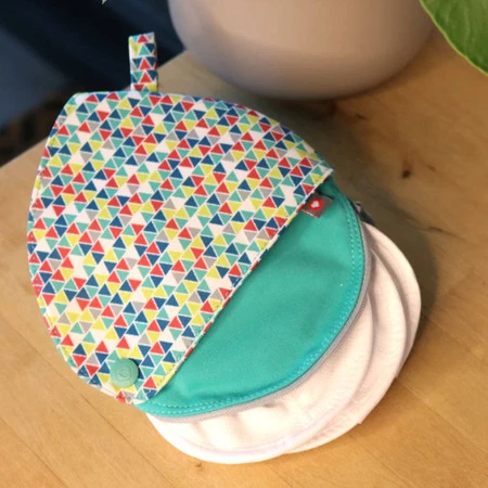 Close, Wielorazowe wkładki laktacyjne z zielono kolorowym etui, 4 szt.