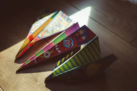 Janod Zestaw kreatywny Papierowe samoloty z wyrzutnią 6+