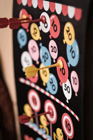 Janod Magnetyczna gra w rzutki Wesołe miasteczko