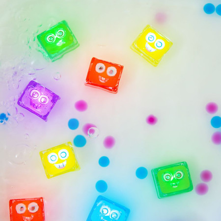 Glo Pals, Postać do kąpieli Sammy - zestaw z dwiema kostkami sensorycznymi świecącymi w wodzie