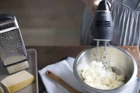 OXO-Tarka z pojemnikiem stalowo-czarna, Good Grips