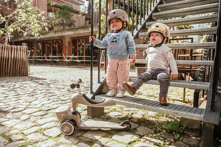SCOOTANDRIDE Highwaykick 1 Lifestyle 2w1 Jeździk i hulajnoga z zamykanym schowkiem 1-5 lat Brown Lines