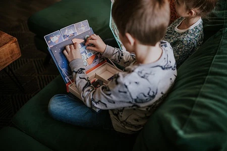 Janod Magnetyczna układanka Kosmos Magnetibook