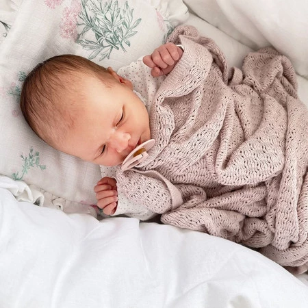 Lullalove, Kocyk bambusowy - motylek, pudrowy róż